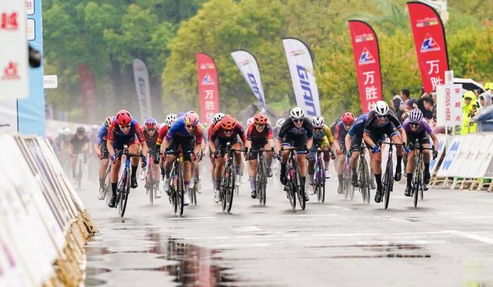 2024环崇明岛女子世巡赛首赛段落幕 米琳·德索特