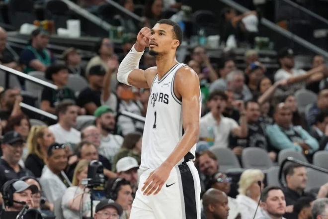 文班亚马单场7帽3断+15篮板创赛季新高 马刺大胜