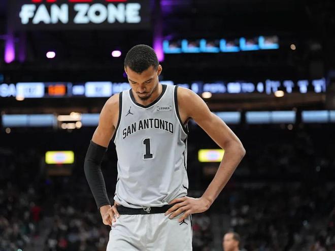 文班亚马单场7帽3断+15篮板创赛季新高 马刺大胜