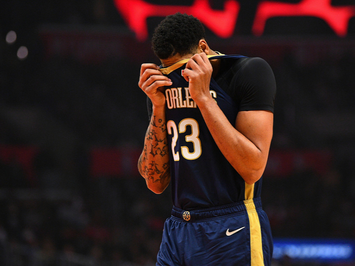 珍妮·巴斯如何以沉默守护东契奇交易的惊天秘密