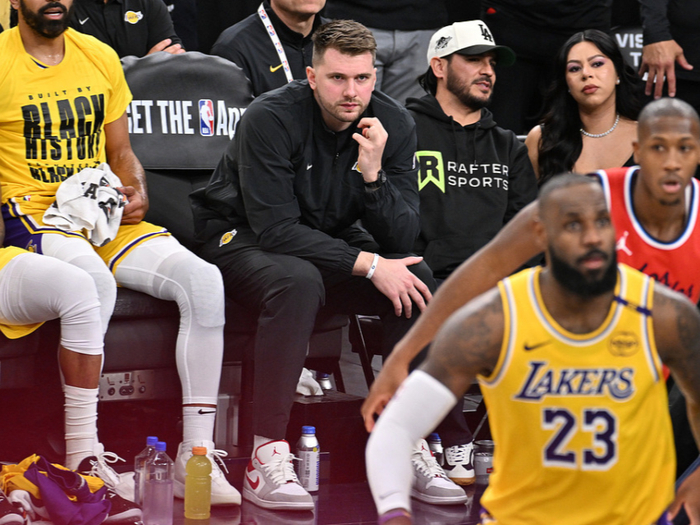 珍妮·巴斯如何以沉默守护东契奇交易的惊天秘密