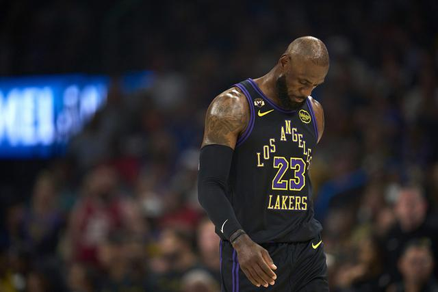 詹姆斯坦言雷霆实力碾压 湖人惨败暴露阵容隐患