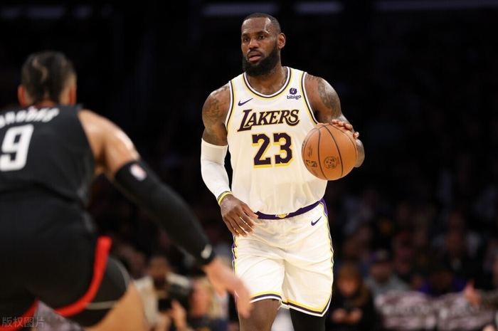 追梦格林：库里与詹姆斯无需赛场证明，其他球